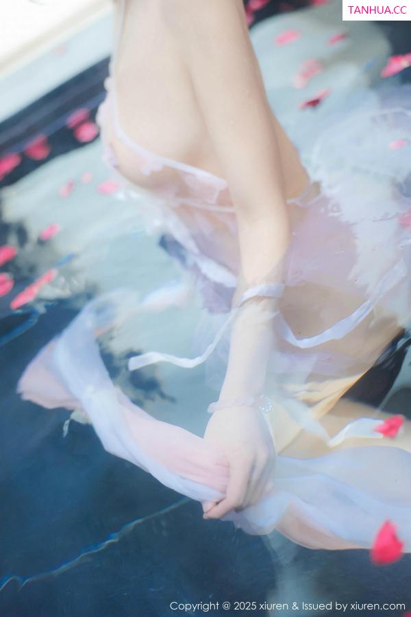   [XiuRen]高清写真图 2025.01.17 No.9778 桃妖夭 浴池美腿第8张图片